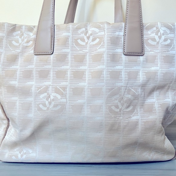 ❤️Authentic CHANEL Tote❤️ - Picture 3 of 16